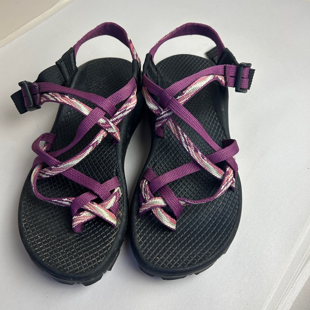 Chaco ZX/2 dual-strap sandals with a toe loop Burgundy size 6